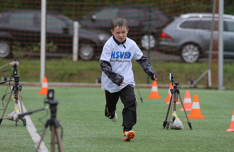 Die Jungs beim Young Talents Day in Immenbeck kämpften sich tapfer durch den Regen.