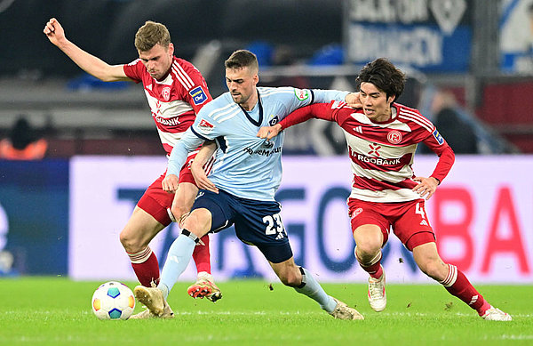 Bis zum Ende voller Einsatz von Jonas Meffert und den Rothosen, doch an diesem Freitagabend lief beim HSV nicht viel zusammen.