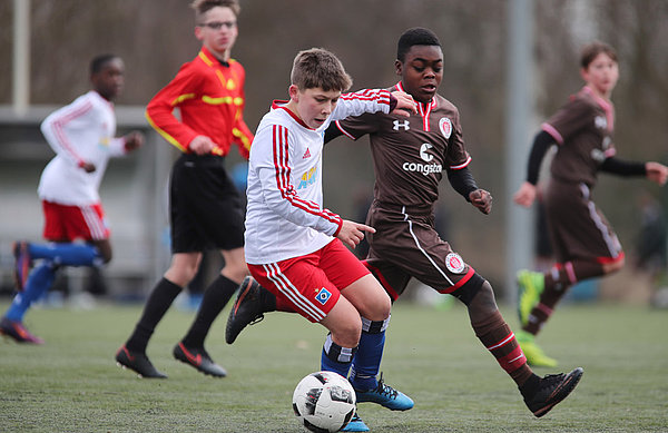 Die U13 ist nach dem Leistungsvergleich gegen den FC St. Pauli gut gewappnet für den Ligastart. Die U13 ist nach dem Leistungsvergleich gegen den FC St. Pauli gut gewappnet für den Ligastart.