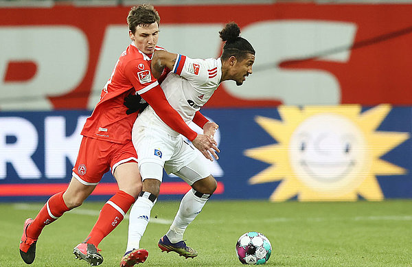 Jeremy Dudziak was at the heart of HSV's intricate attacking play in the first half, linking up in particular with Sonny Kittel.