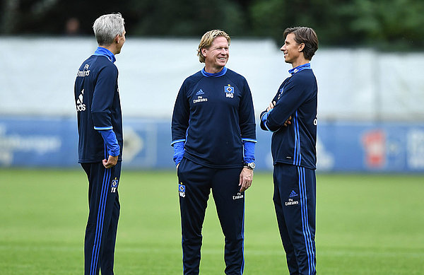Markus Gisdol und seine Co-Trainer Frank Kaspari und Frank Fröhling wollen in der Länderspielpause das Team weiterentwickeln. Markus Gisdol im Gespräch mit seinen Co-Trainer Frank Kaspari und Frank Fröhling.
