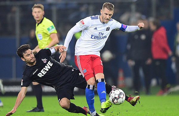 Aaron Hunt und Jonas Hector in einer Spielzene. 