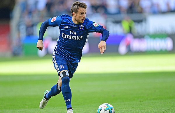 After almost nine months out due to a torn ACL, Nicolai Müller returned to the HSV squad and made his comeback to the pitch yesterday.