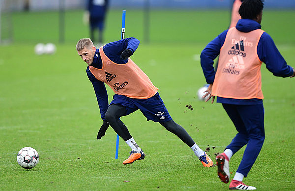 Aaron Hunt absolvierte am Montag das Spielersatztraining und ist nach seinem Muskelfaserriss auf einem guten Weg. Aaron Hunt beim Training.