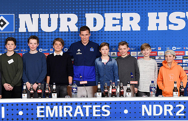 In the second half of his press conference, Hannes Wolf answered questions from schoolchildren as part of “future careers day” In the second half of his press conference, Hannes Wolf answered questions from schoolchildren as part of “future careers day”