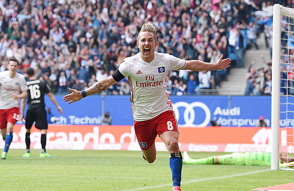 Amazing! Lewis Holtby goes ballistic after scoring his side’s crucial injury time winner at the sold out Volksparkstadion.