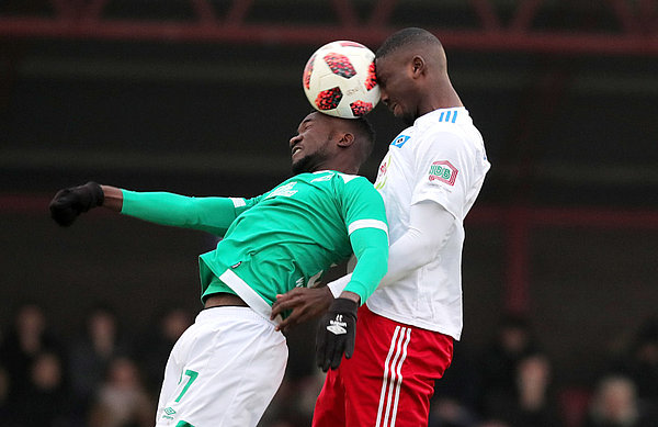 Beackerten sich auf allen Positionen des Feldes: die U21 um Stephan Ambrosius (r.) mit Jonah Osabutey. 