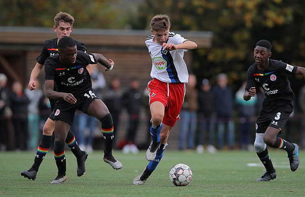 Nicht zu stoppen: Die U15 überzeugte im Derby gegen St. Pauli. Nicht zu stoppen: Die U15 überzeugte im Derby gegen St. Pauli.