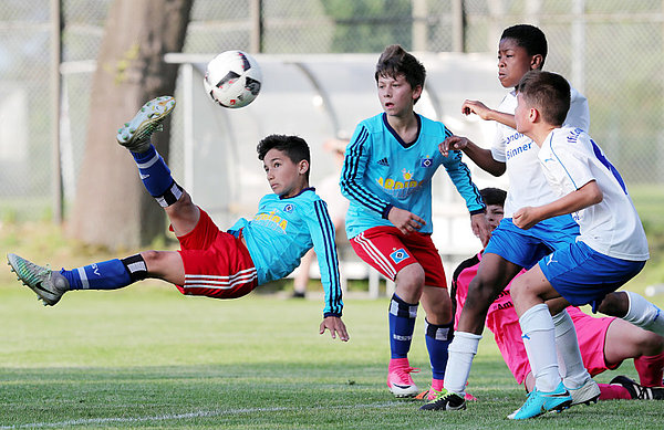 Am Dienstag noch im Pokal weitergekommen, jetzt in Kitzbühel zum Mega-Turnier: die U13 des HSV. 