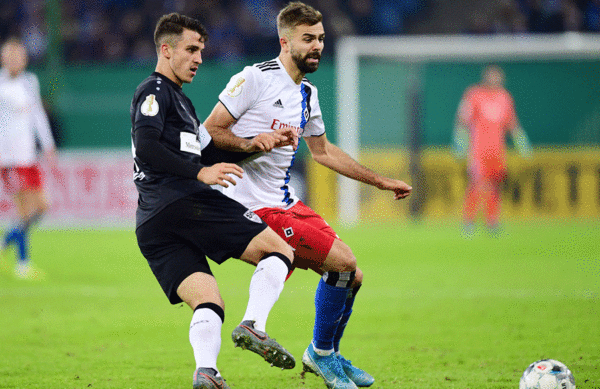 Lukas Hinterseer lieferte sich als vorderste HSV-Spitze viele intensive Zweikämpfe mit der Stuttgarter Innenverteidigung.