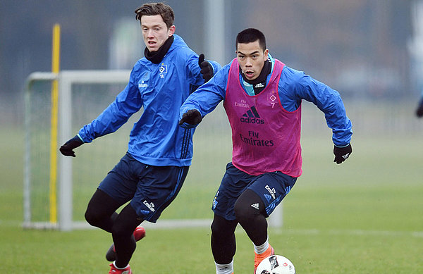 Michael Gregoritsch challenges Bobby Wood during training.