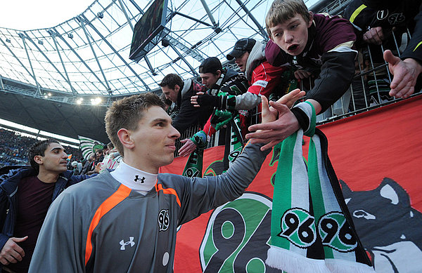 Bereits kurz nach seinem Wechsel zu Hannover 96 im Sommer 2010 wurde Ron-Robert Zieler Stammkeeper bei den "Roten" und avancierte zum Publikumsliebling.