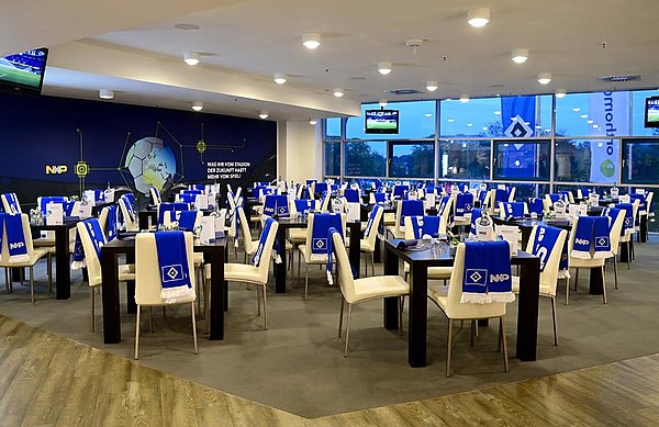 Neuer Anstrich im VIP-Bereich Ost: Die ehemalige Rothosen-Lounge im Volksparkstadion wurde zur NXP-Lounge umgestaltet. Ein guter Ausgangspunkt für die langjährige Partnerschaft.
