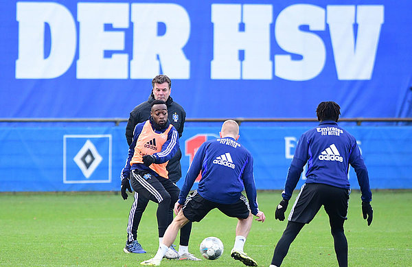 Trainer Dieter Hecking war in dieser Woche ganz besonders nah dran an seinen Spielern. 