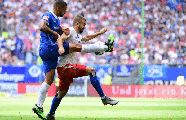 Lukas Hinterseer war einer von sechs Neuen in der HSV-Startelf, die in der ersten Halbzeit gefällig spielte, jedoch die Führung trotz guter Gelegenheiten verpasste.