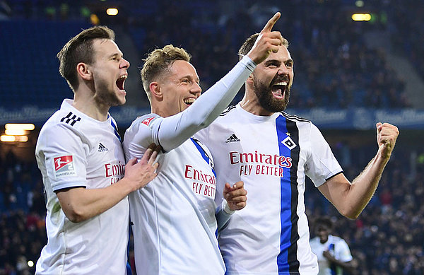 Kittel then restored Hamburg's two-goal cushion in the 67th minute with a cheeky panenka.