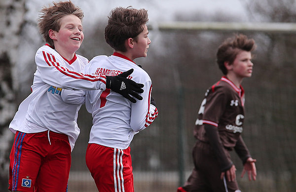 Die Freude über den Kantersieg war bei den Jungs von der U13 groß.