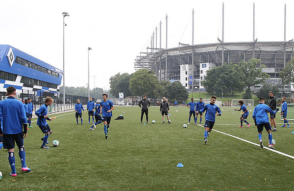 Nur ein Katzensprung trennt die Alexander-Otto-Akademie und das Volksparkstadion.