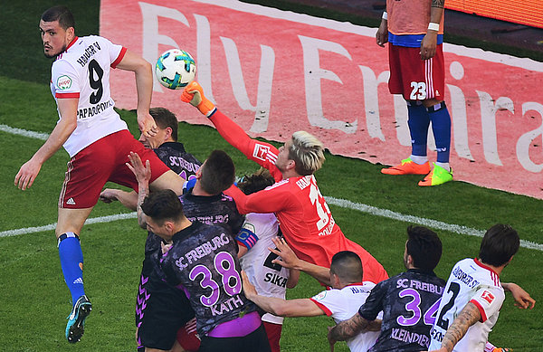 Julian Pollersbeck saved everything that there was to save. “It’s my job to save the ball,” he said after the game.