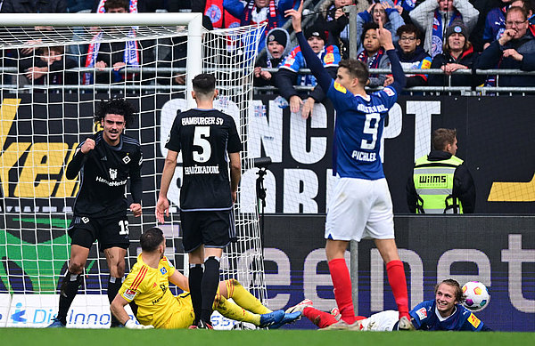 Gui Ramos celebrates having cleared Fiete Arp's effort off the line.