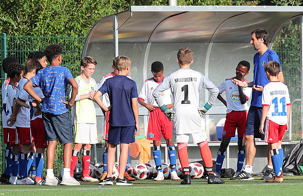 Trainer Jan Zenner (r.) und die Jungs seiner U13.