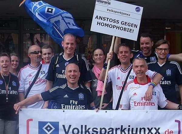 In den vergangenen zehn Jahren haben die Volksparkjunxx an zahlreichen gesellschaftlich relevanten Veranstaltungen teilgenommen und dabei die Raute präsentiert. In den vergangenen zehn Jahren haben die Volksparkjunxx an zahlreichen gesellschaftlich relevanten Veranstaltungen teilgenommen und dabei die Raute präsentiert.