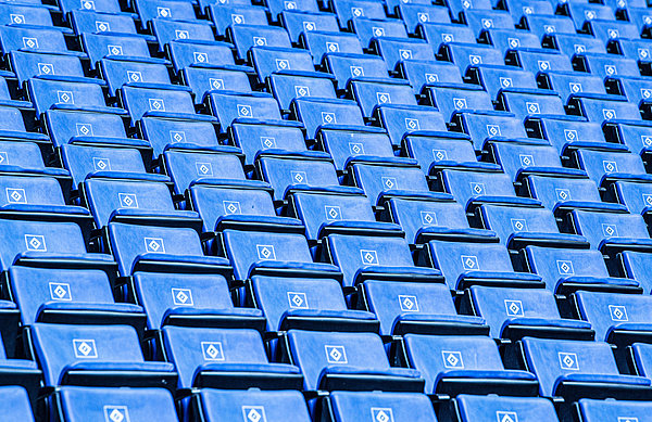 The Rothosen will have to get used to playing in front of empty seats, with Hecking believing that the action on the pitch will be more in focus.
