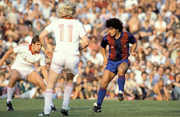 Dribbelte 1982 beim 5:0-Testspielsieg des FC Barcelona einst in Meppen auf: Weltstar Diego Armando Maradona. Dribbelte 1982 beim 5:0-Testspielsieg des FC Barcelona einst in Meppen auf: Weltstar Diego Armando Maradona.