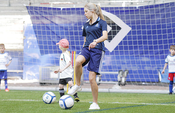 Janine Schlichting bei einem Fördertraining für die Kleinsten.