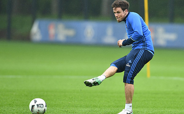 Nicolai Müller training.