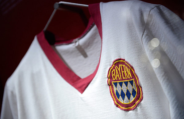 Das Aufstiegstrikot aus der Saison 1964/65 vom damaligen Shootingstar Franz Beckenbauer. 