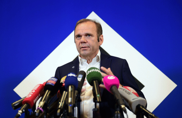 Bernd Hoffmann stand den Medien im Pressekonferenzraum des Volksparkstadion Rede und Antwort.