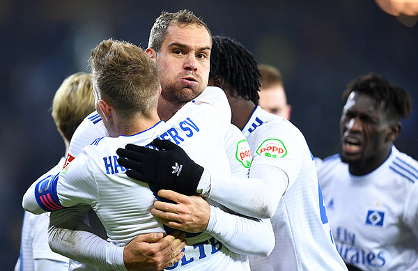 Lasogga bejubelt einen seiner Treffer gegen Sandhausen.