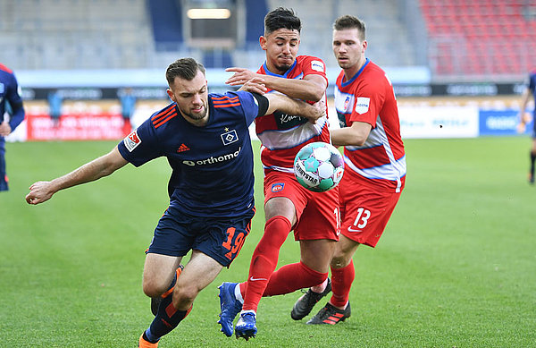 Angreifer Manuel Wintzheimer bereitete beide HSV-Tore vor und markierte damit seine Saison-Assists Nummer fünf und sechs. Angreifer Manuel Wintzheimer bereitete beide HSV-Tore vor und markierte damit seine Saison-Assists Nummer fünf und sechs.