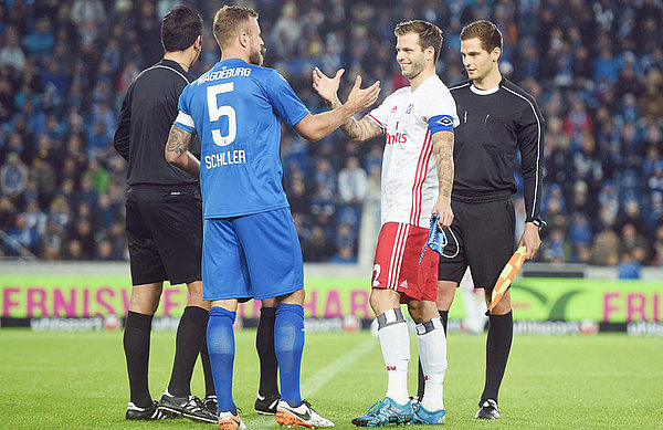 Dennis Diekmeier choosing sides in Magdeburg.