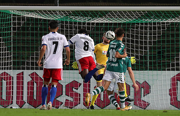 Faride Alidou traf in der 44. Minute per Kopf zur zwischenzeitlichen 1:0-Führung. Faride Alidou traf in der 44. Minute per Kopf zur zwischenzeitlichen 1:0-Führung.