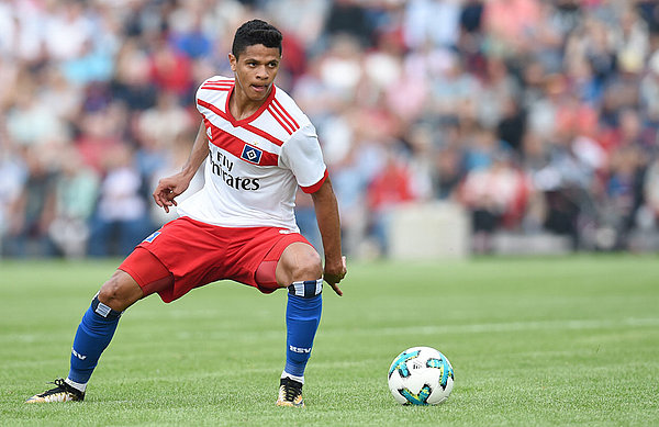 Douglas was close to a transfer but now the 23 year old Brazilian can make a new start at HSV.