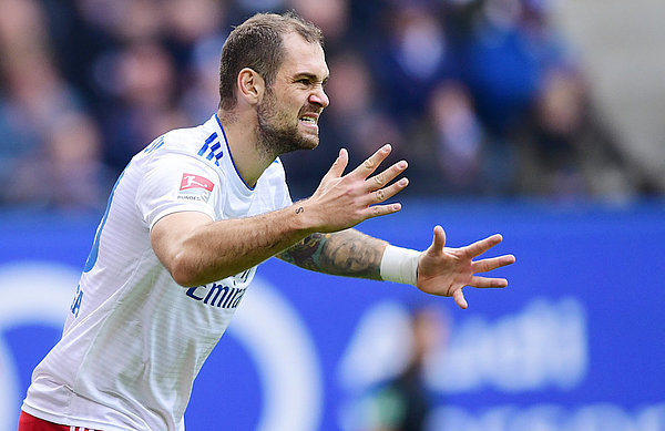 Auch in der zweiten Halbzeit wollte der Ball einfach nicht ins Netz. Der HSV und Bochum trennen sich torlos. Lasogga ärgert sich.