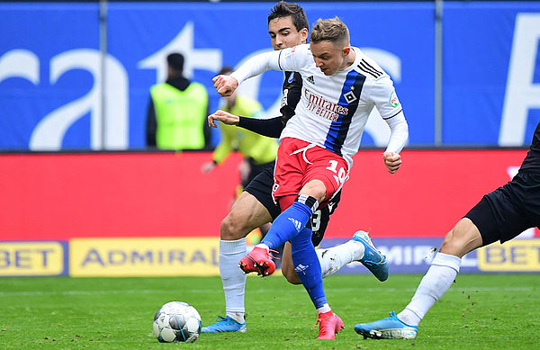 Sonny Kittel should have done better when one-on-one with Uphoff in the 41st minute, in a frustrating opening 45 minutes for the Rothosen.
