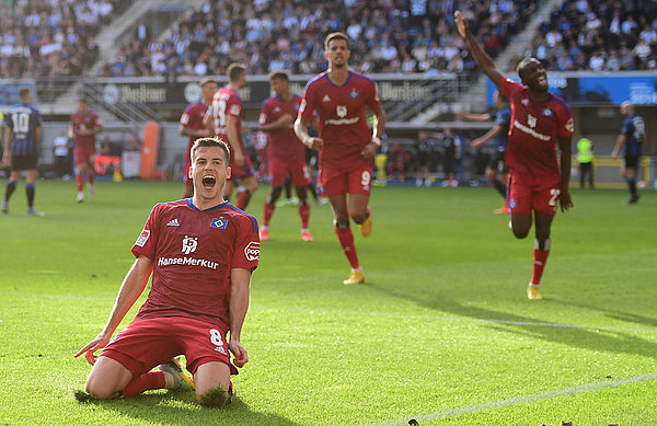 The winning goal: Laszlo Benes scores and celebrates the 3:2 that gave the Red Shorts the important away victory.