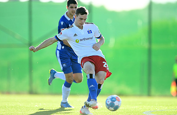 Robin Meißner scored shortly after the restart to make it 3:0. Robin Meißner scored shortly after the restart to make it 3:0.