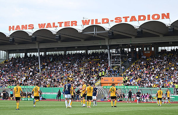 A full house and an opponent who was committed and motivated to the hilt - that was what awaited HSV in Bayreuth on Saturday. A full house and an opponent who was committed and motivated to the hilt - that was what awaited HSV in Bayreuth on Saturday.