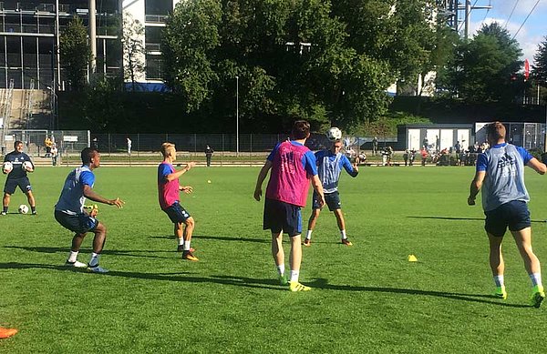 Am Sonntagmorgen ging es am Volksparkstadion direkt wieder weiter: Training.