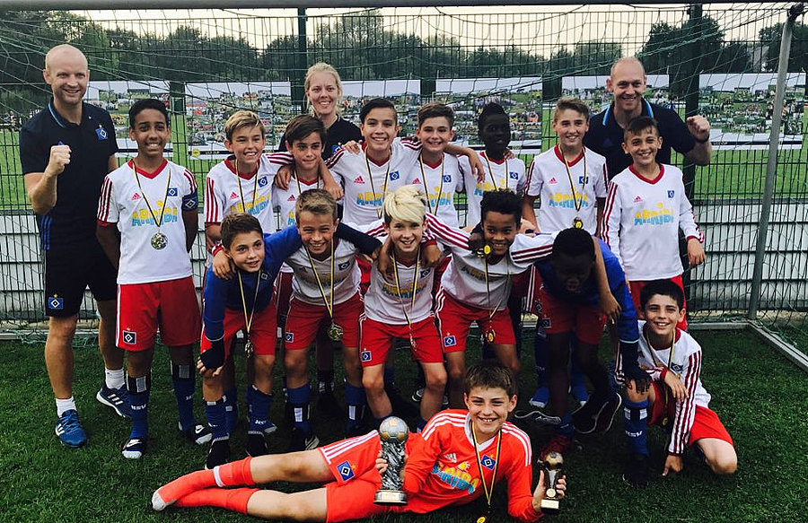 So wird ein dritter Platz gefeiert: die U12 nach dem Turnier in Bokel.