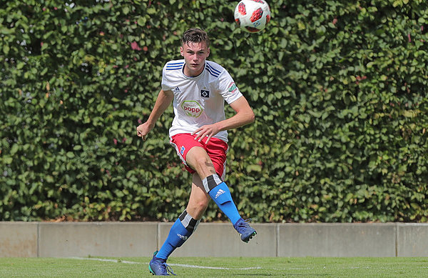 Brachte die U17 mit seinem Treffer auf die Siegerstraße: Valon Zumberi. Brachte die U17 mit seinem Treffer auf die Siegerstraße: Valon Zumberi.