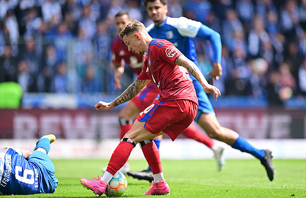 Ein Haken, den Gegner ins Leere rutschen lassen und dann hinein ins Glück: Kittel besorgte kurz vor der Pause das 1:1.