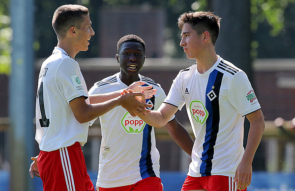 U17 Jubel U17 Abklatschen