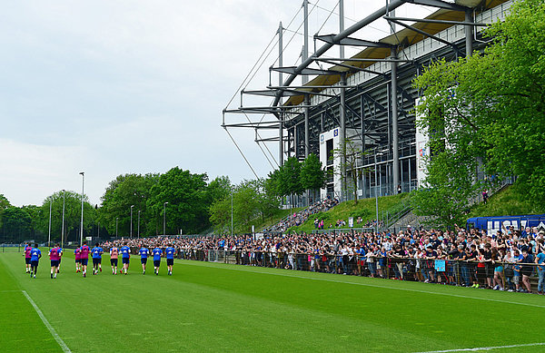 Christian Titz is banking on full fan support for the derby and made the final training session public.