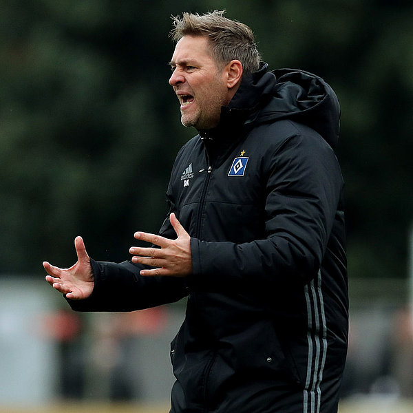 Emotional wie immer will Dirk Kunert seine Jungs zum Sieg puschen. Emotional wie immer will Dirk Kunert seine Jungs zum Sieg puschen.