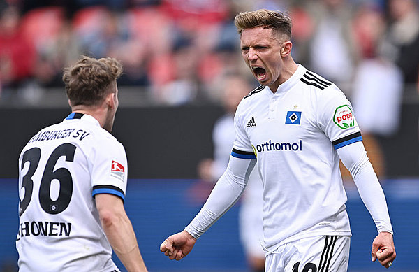 Sonny Kittel sorgte per Kopf für das wichtige 1:0 und eröffnete damit den Torreigen. Sonny Kittel sorgte per Kopf für das wichtige 1:0 und eröffnete damit den Torreigen.
